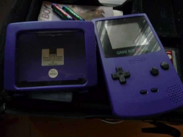 Gameboy mit Lupe